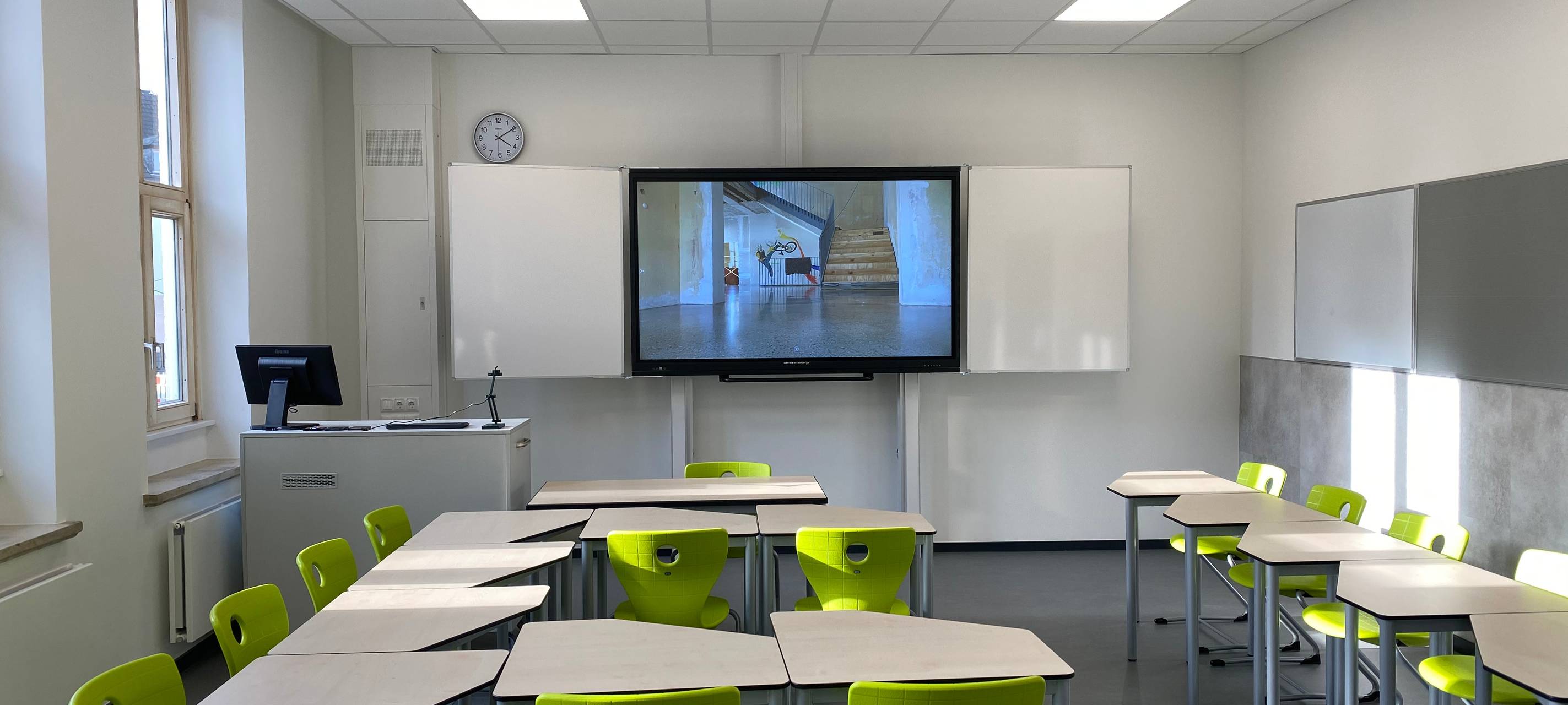 Nach dem Feuer: Schleidener Gymnasium eröffnet Neubau