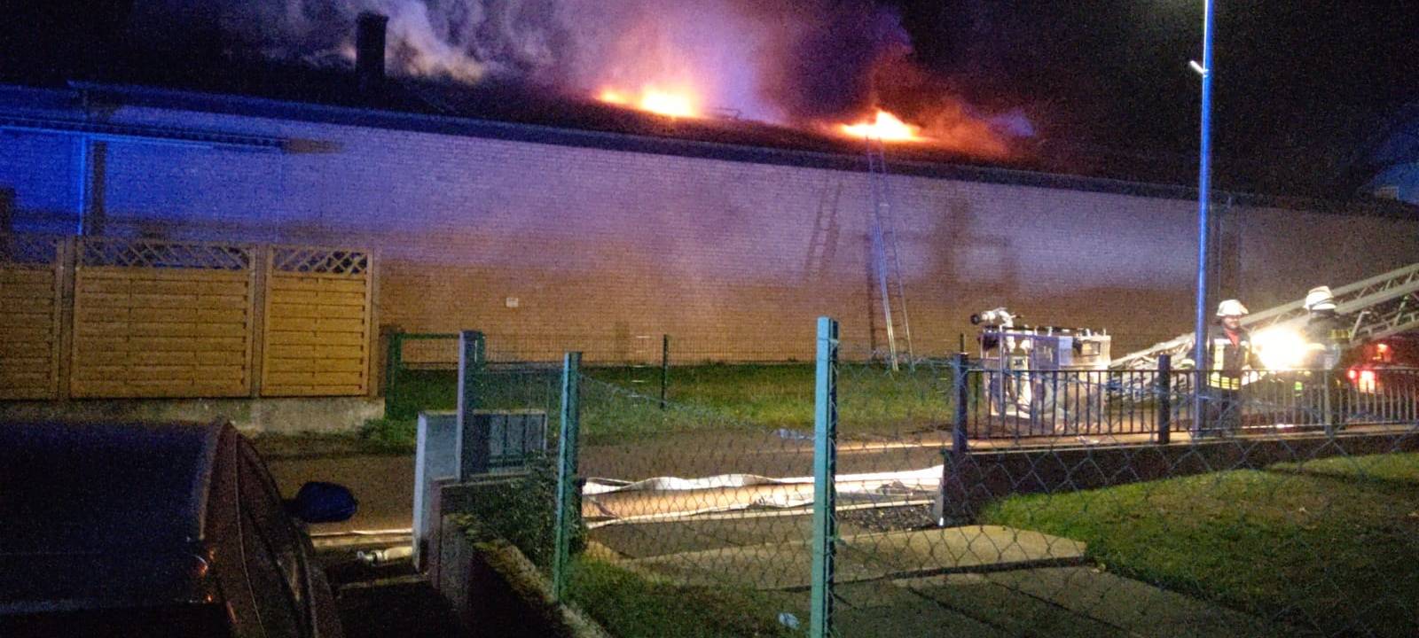 Brandstifter mit Verletzungen gesucht