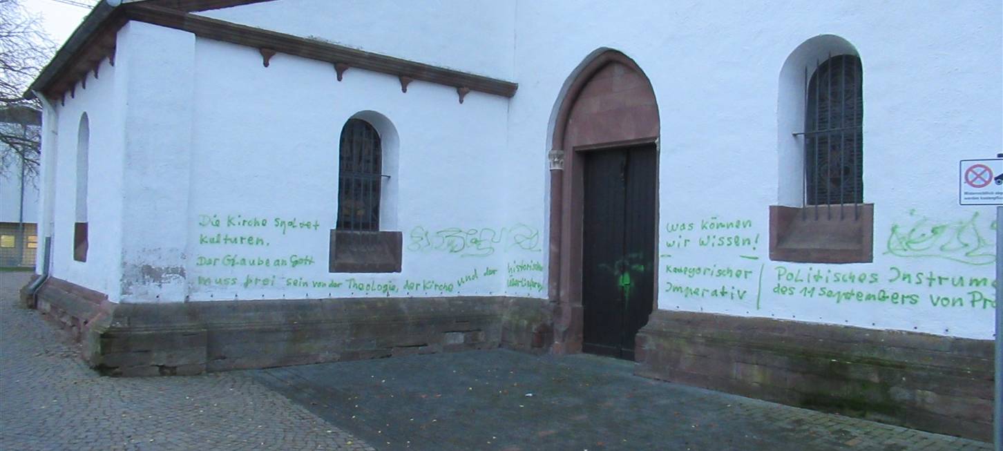 Wieder eine Kirche beschmiert