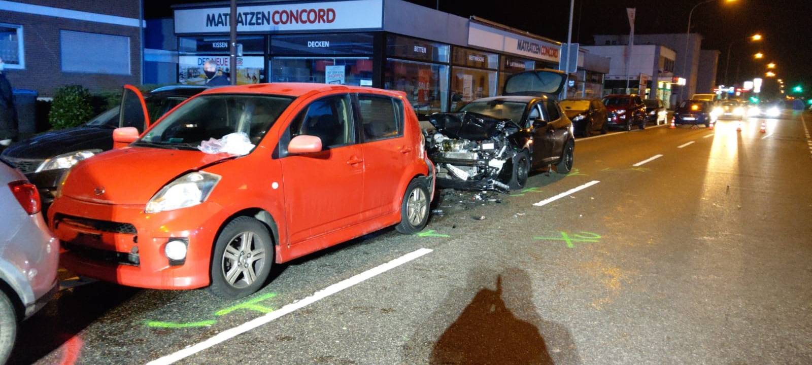 Neujahrsabend: Schwerer Auffahrunfall auf Kommerner Straße in Euskirchen.