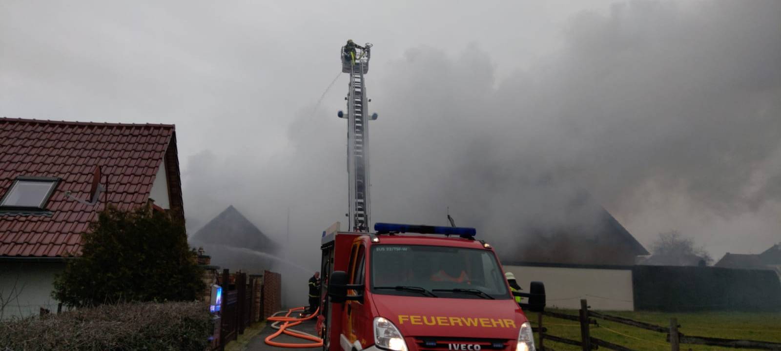Starke Rauchentwicklung wegen Feuer in Euenheim