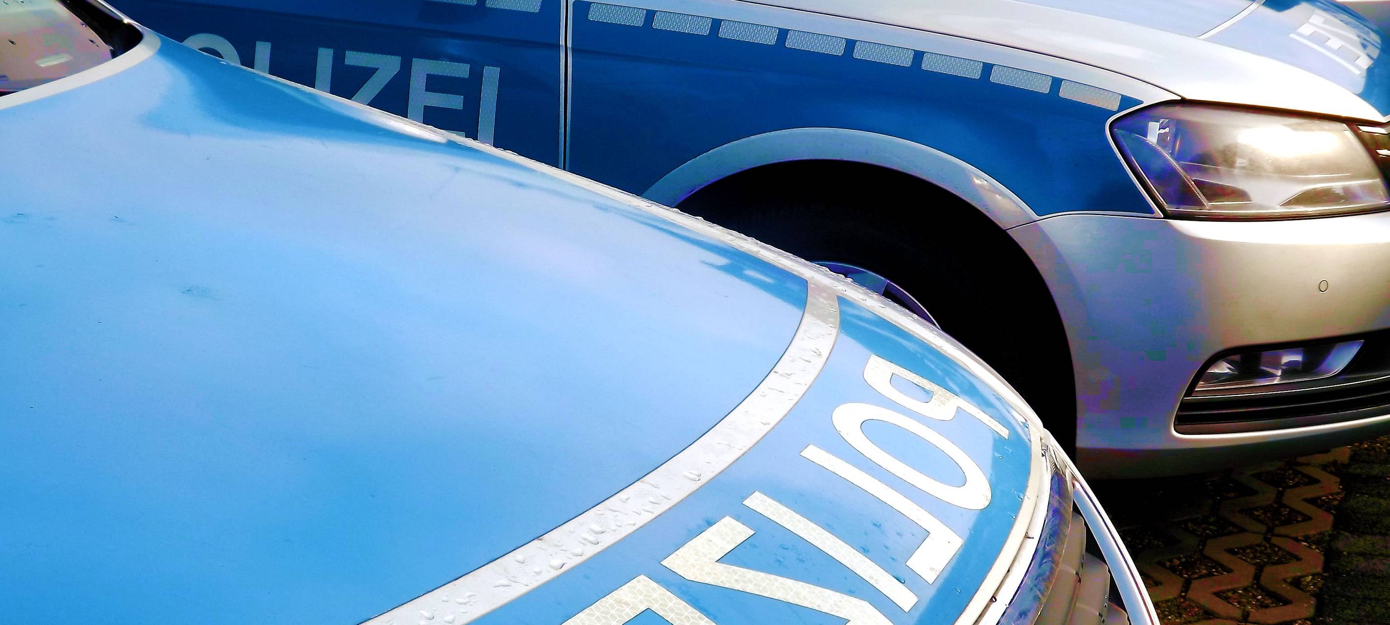 A1: Unfall eines Streifenwagens bei Einsatzfahrt