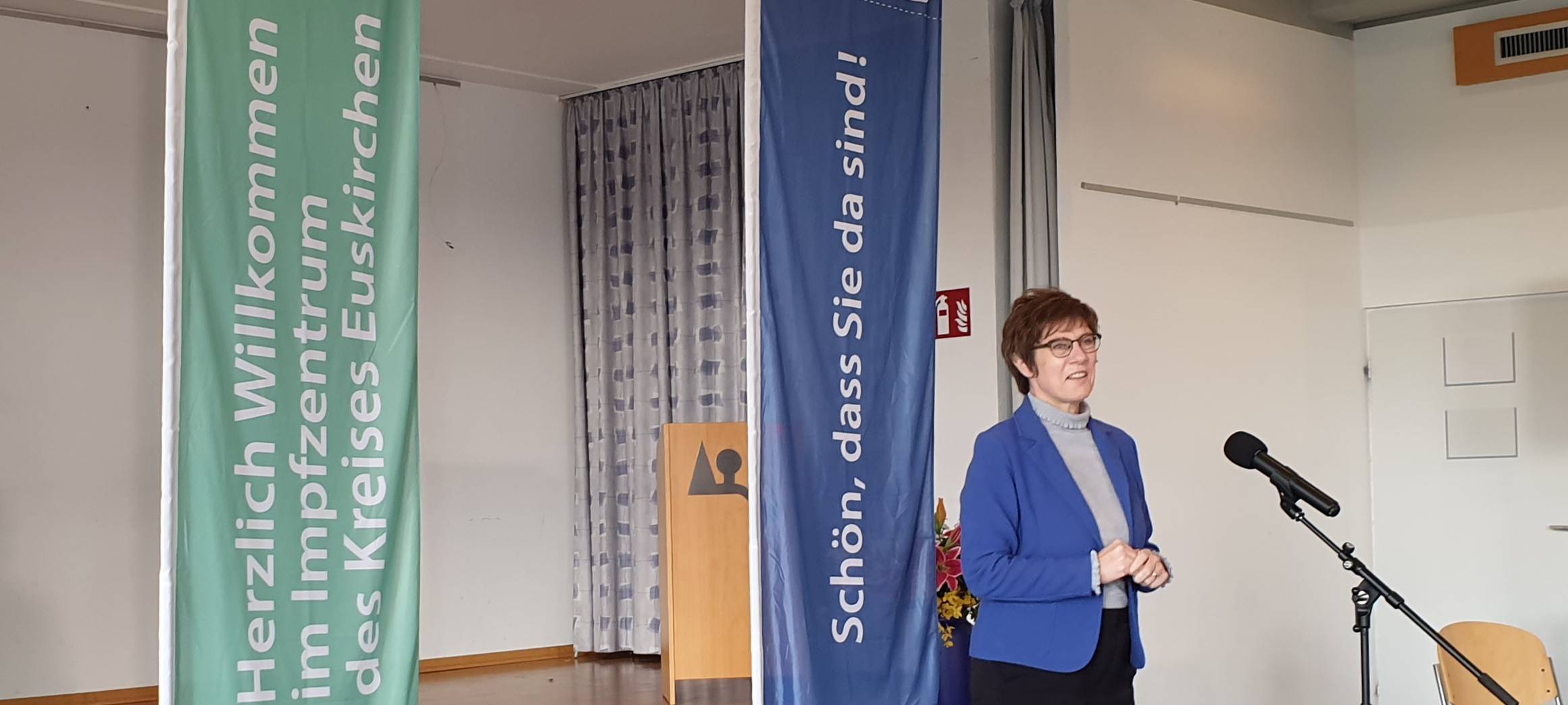Verteidigungsministerin besucht Impfzentrum in Marmagen