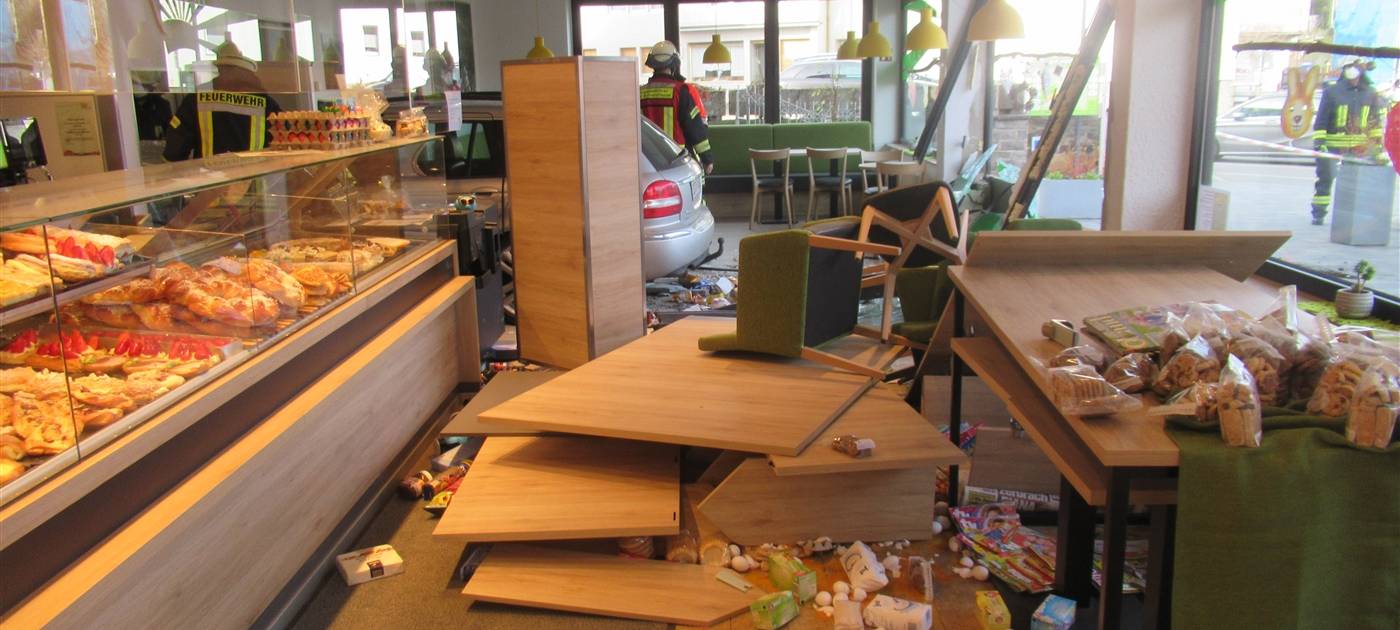 Dahlem: Mann fährt in Bäckerei