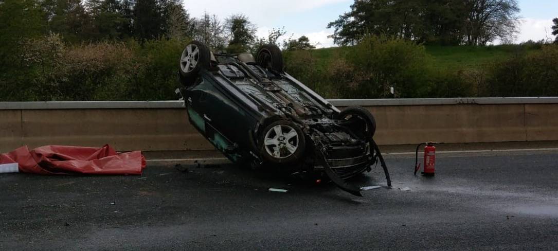A1-Unfall bei Nettersheim: Auto überschlägt sich mehrfach