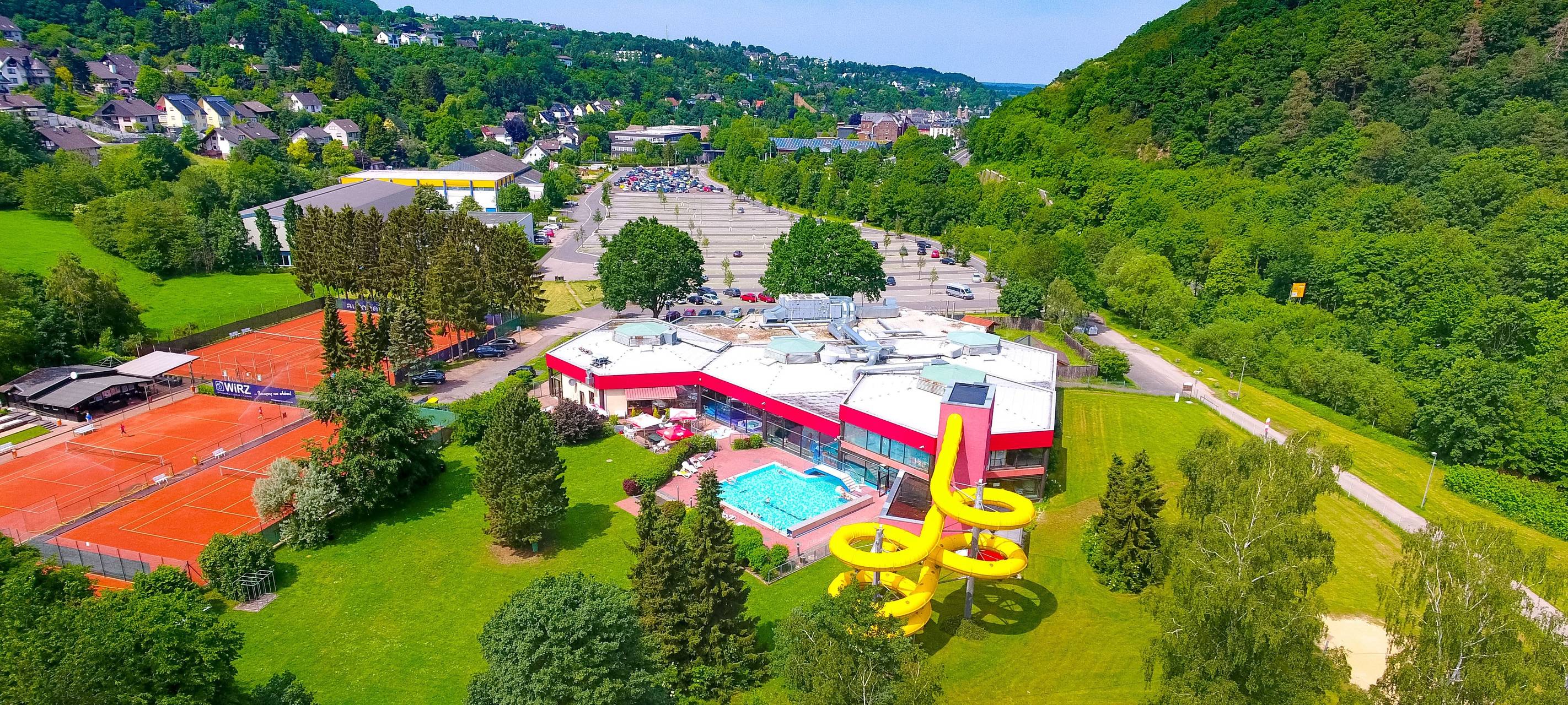 Dachschäden am Eifelbad in Bad Münstereifel