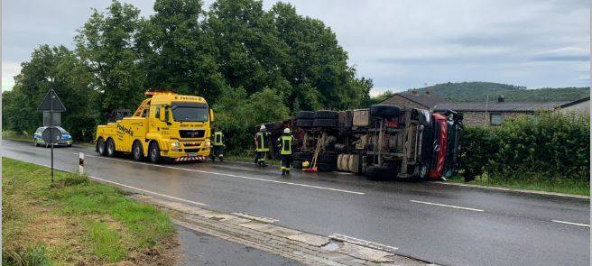 LKW bei Nöthen umgekippt