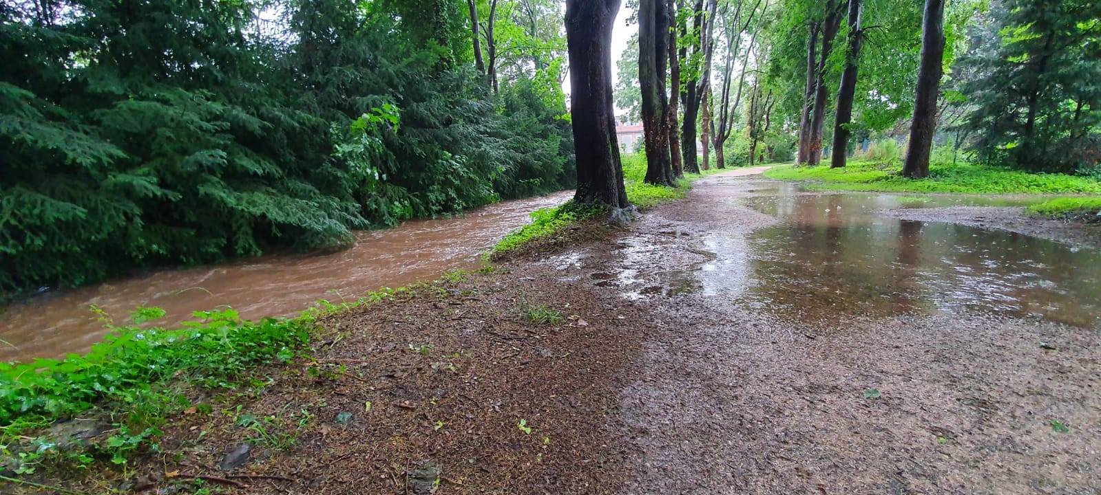 Extreme Hochwasser an zahlreichen Bächen und Flüssen