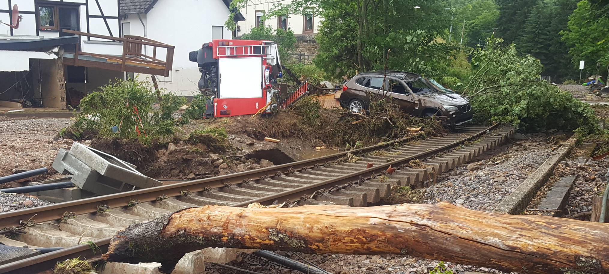 Neue Fahrzeuge für die Feuerwehren in Wahlen und Hohn