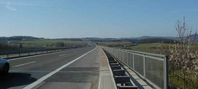 Langer Stau nach Auffahrunfall auf A1