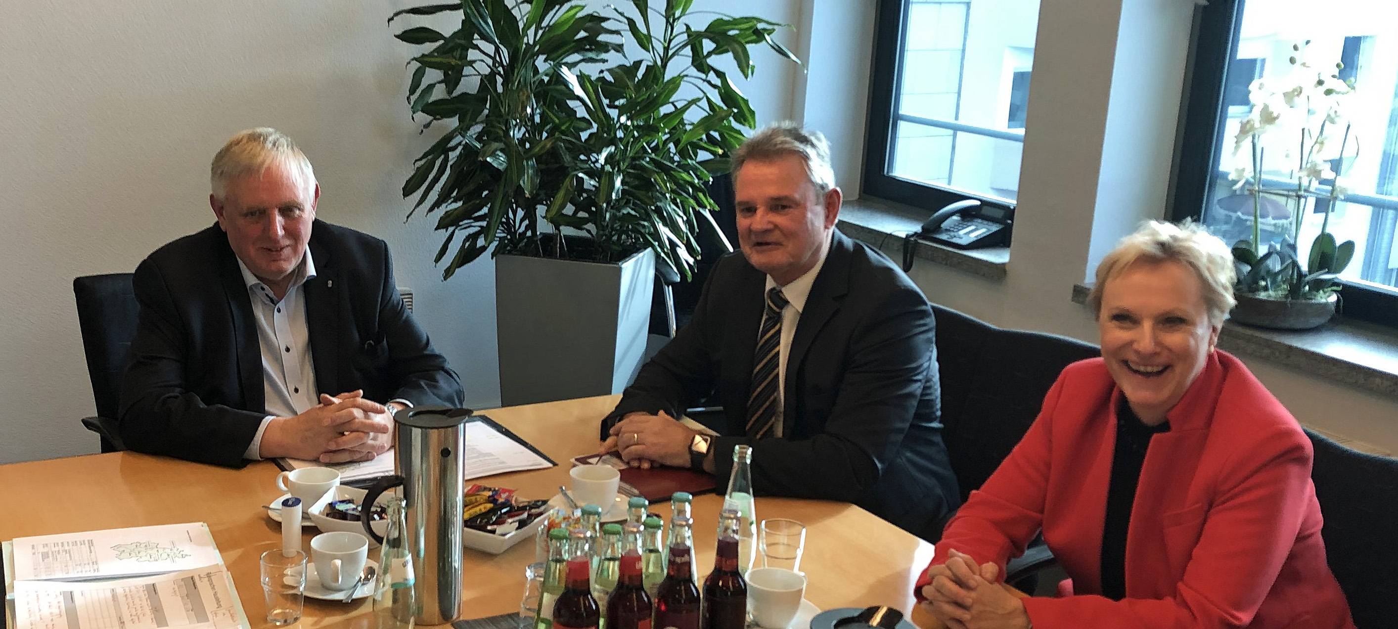 NRW-Gesundheitsminister befürwortet Idee einer Pflegeschule
