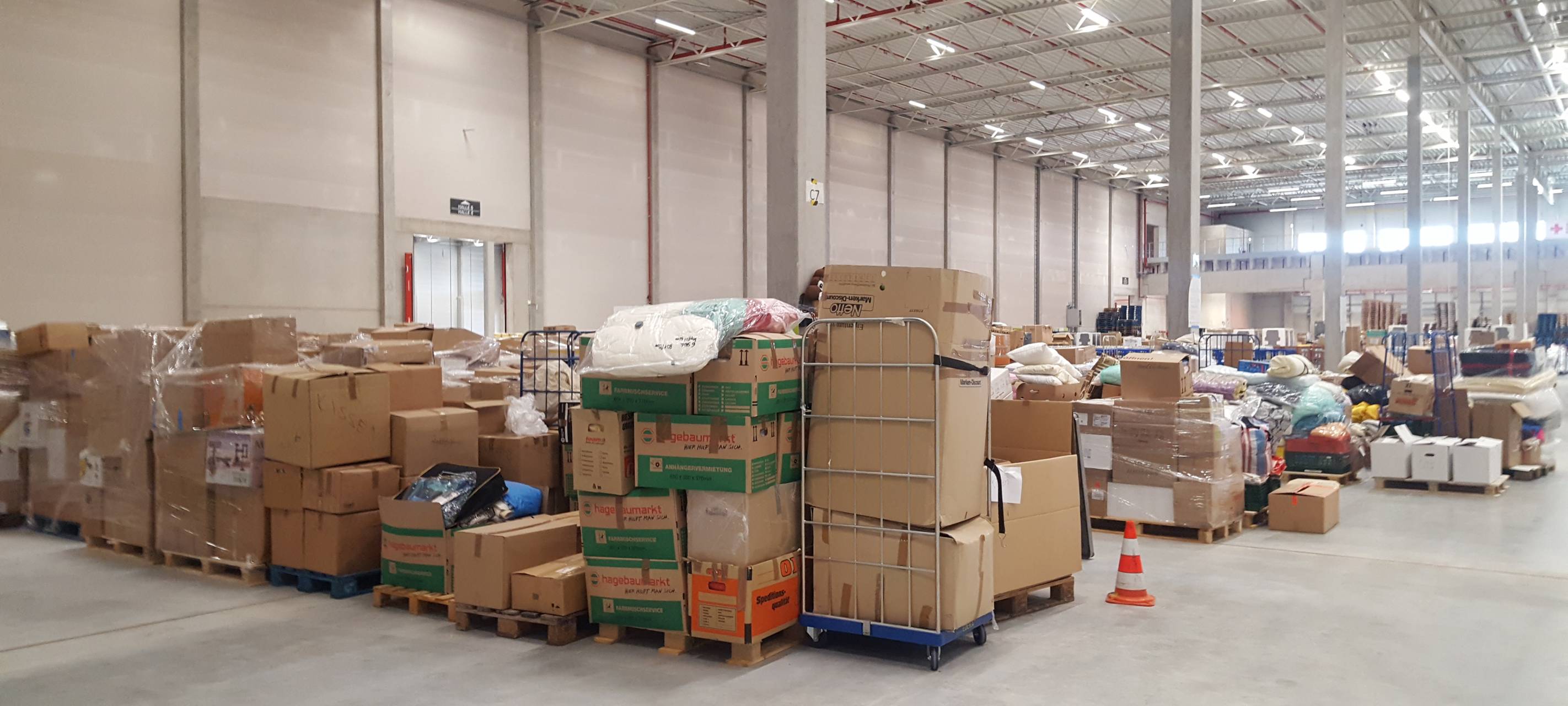 Viel los im DRK-Logistikzentrum Zülpich
