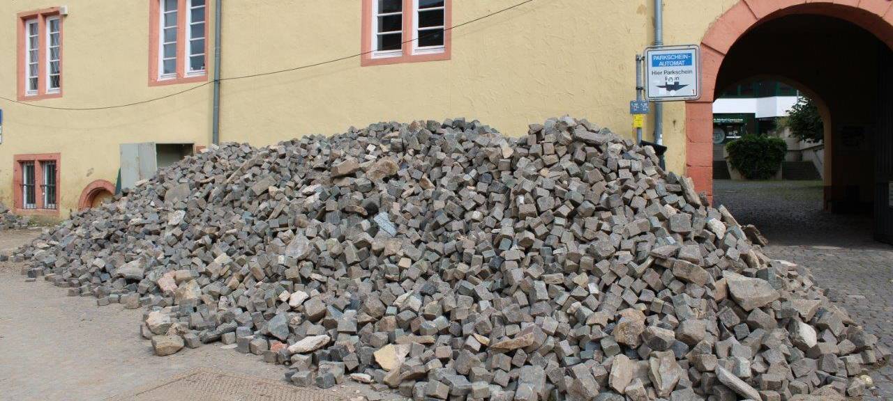 Bad Münstereifel: Pflasterarbeiten nach der Flut