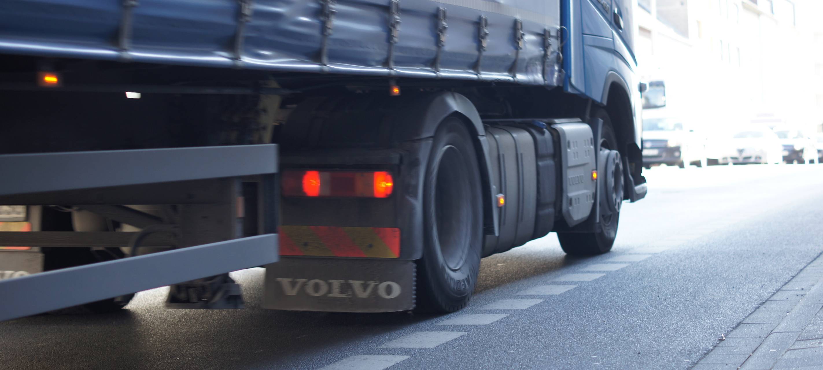LKW-Planen-Schlitzer beschäftigen Polizei