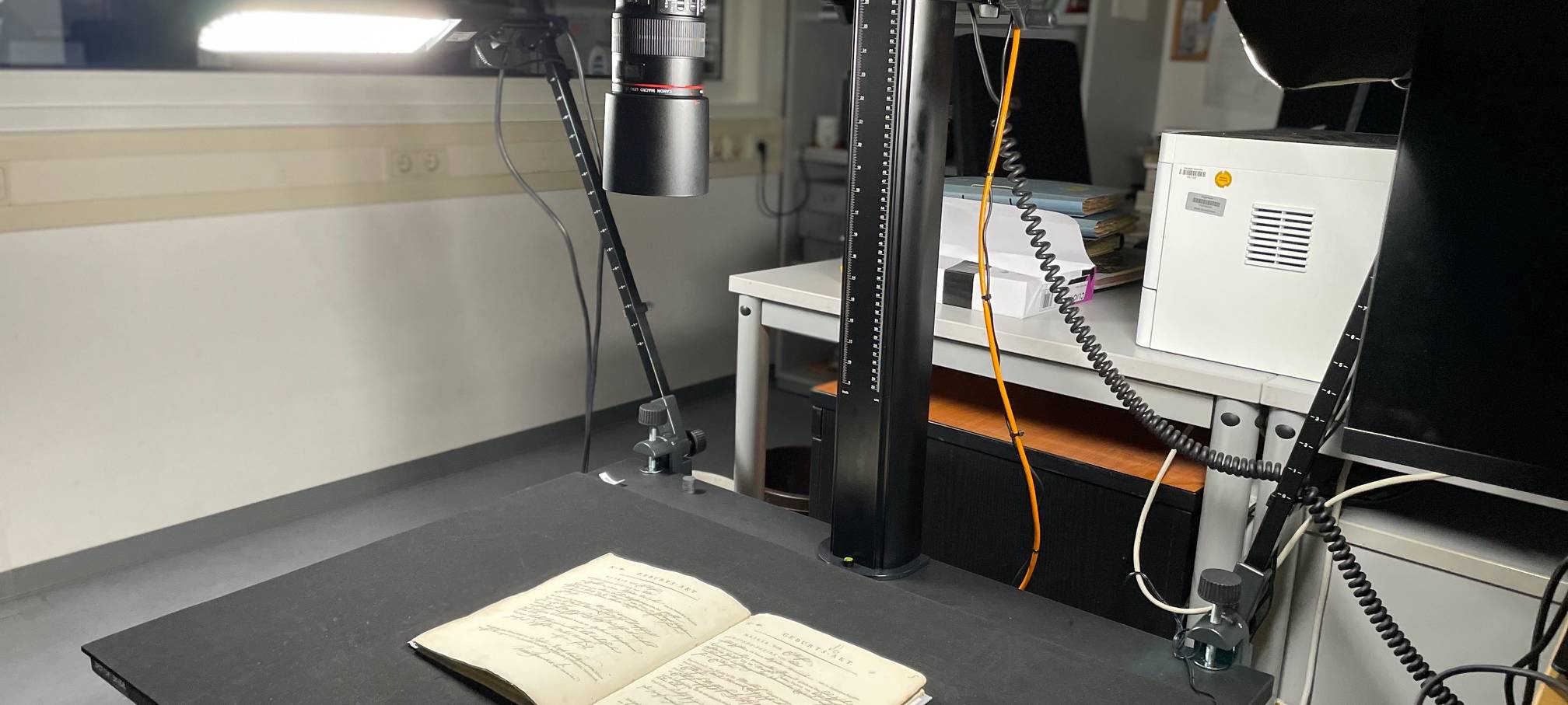 Neuer Scanner für das Euskirchener Stadtarchiv