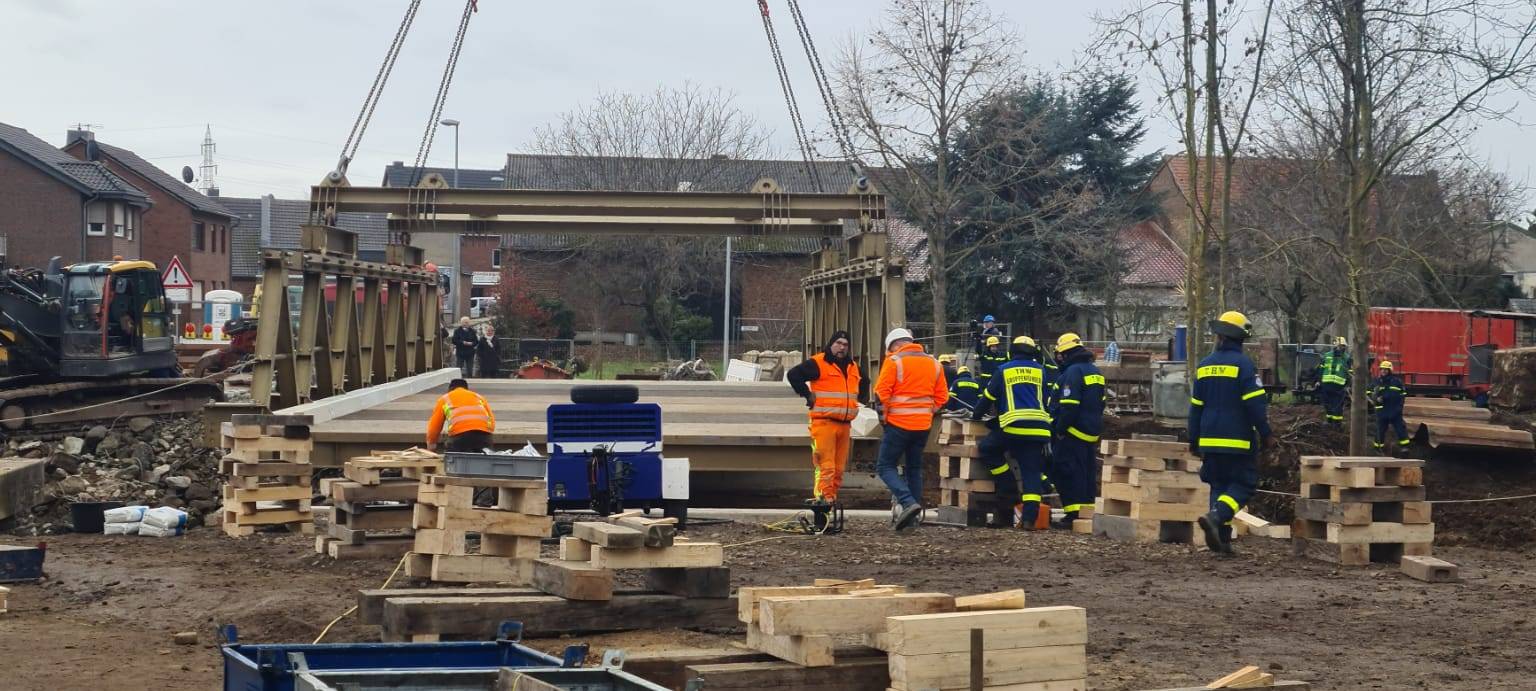 Provisorische Brücke für Roitzheim steht