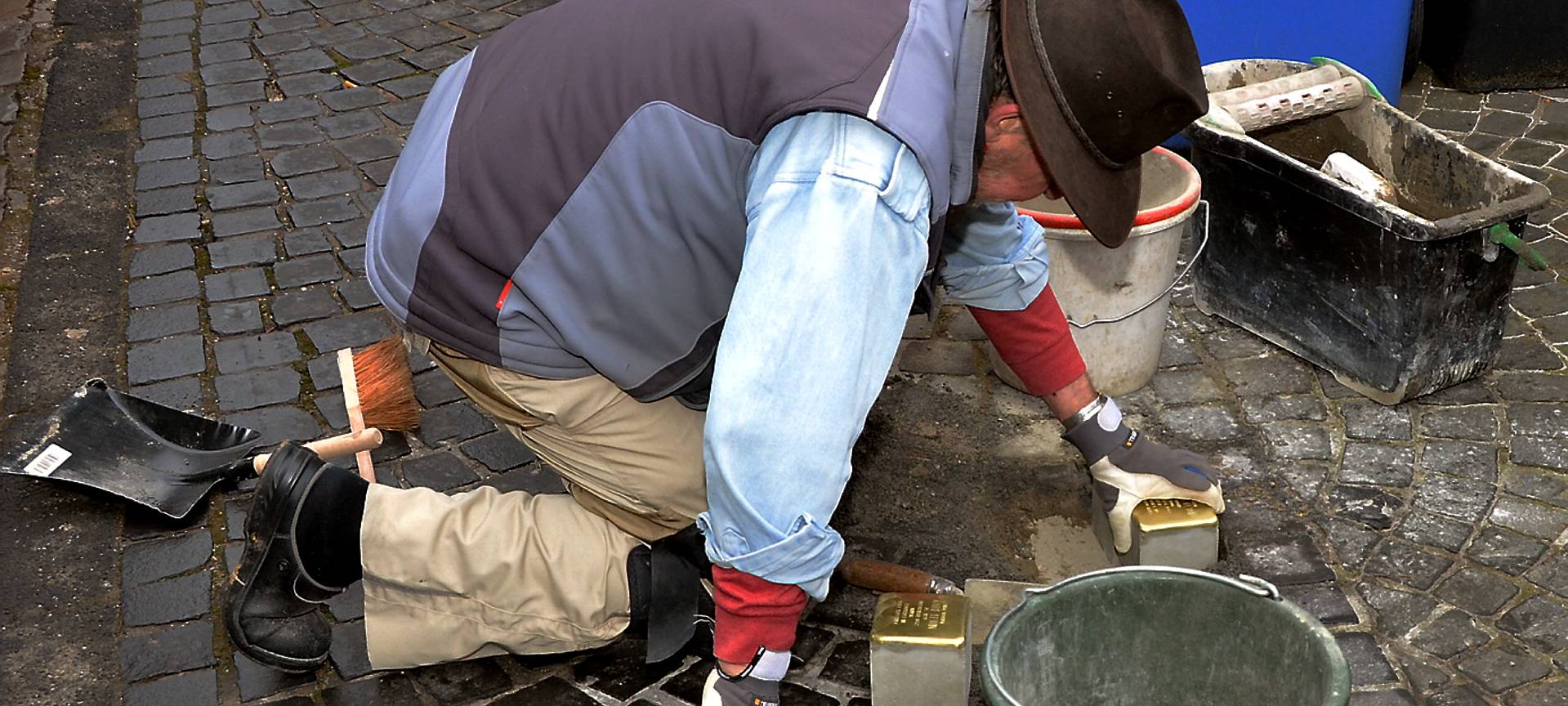 Acht neue Stolpersteine für Kommern