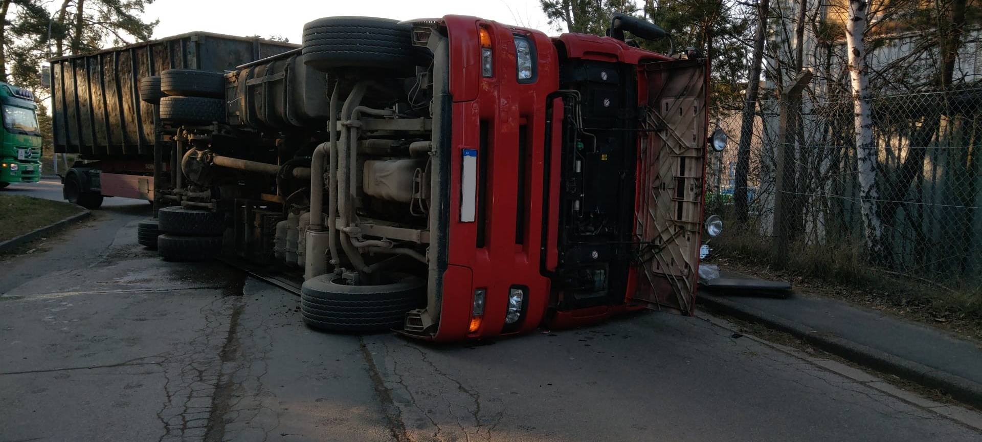 LKW in Mechernich umgekippt