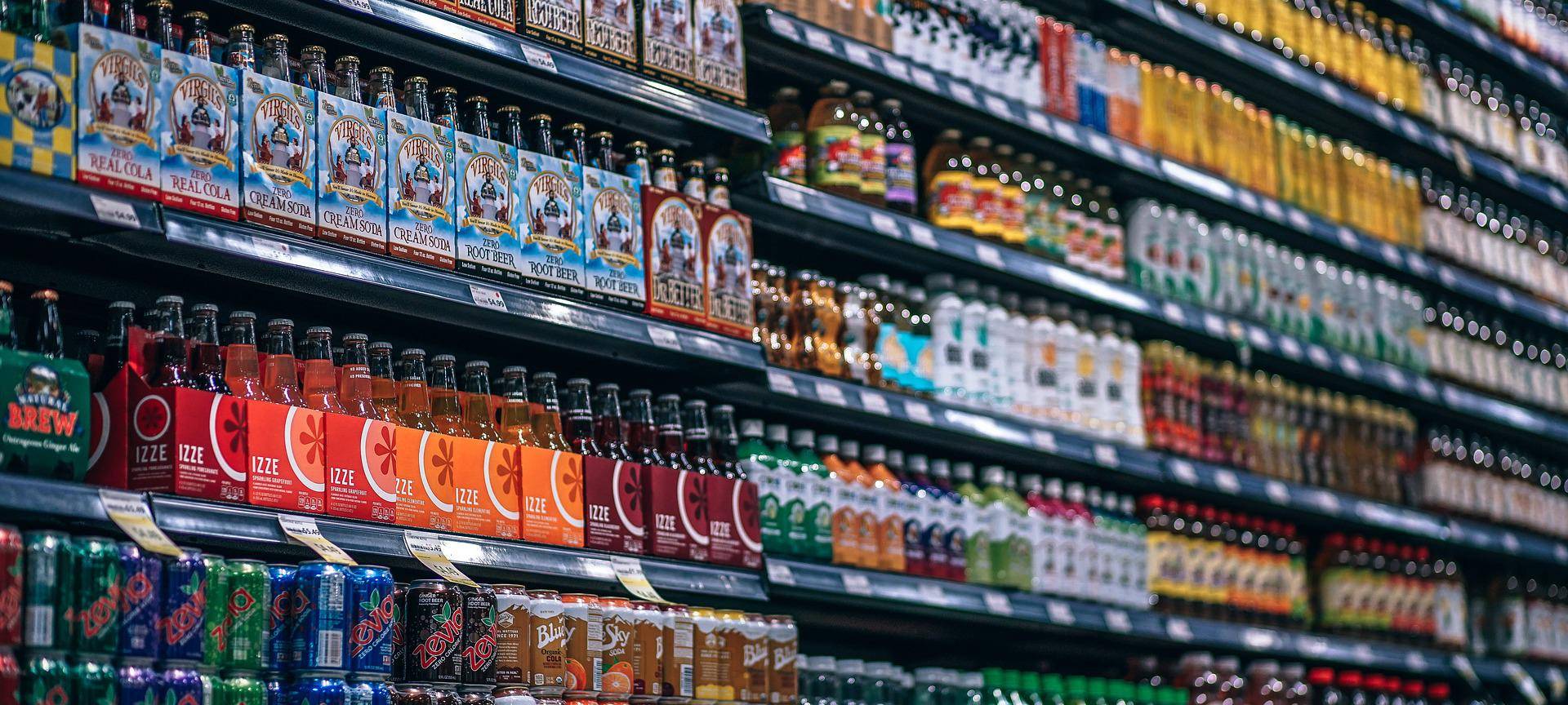 Diebe stehlen 25 Flaschen Whisky aus Supermarkt in Kommern