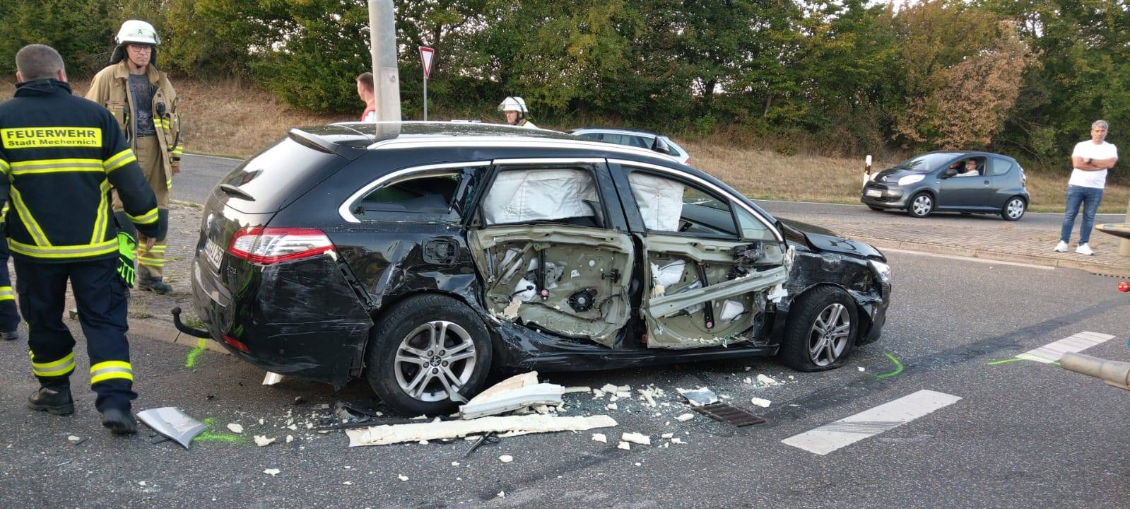 Unfall auf B266: Sieben Verletzte