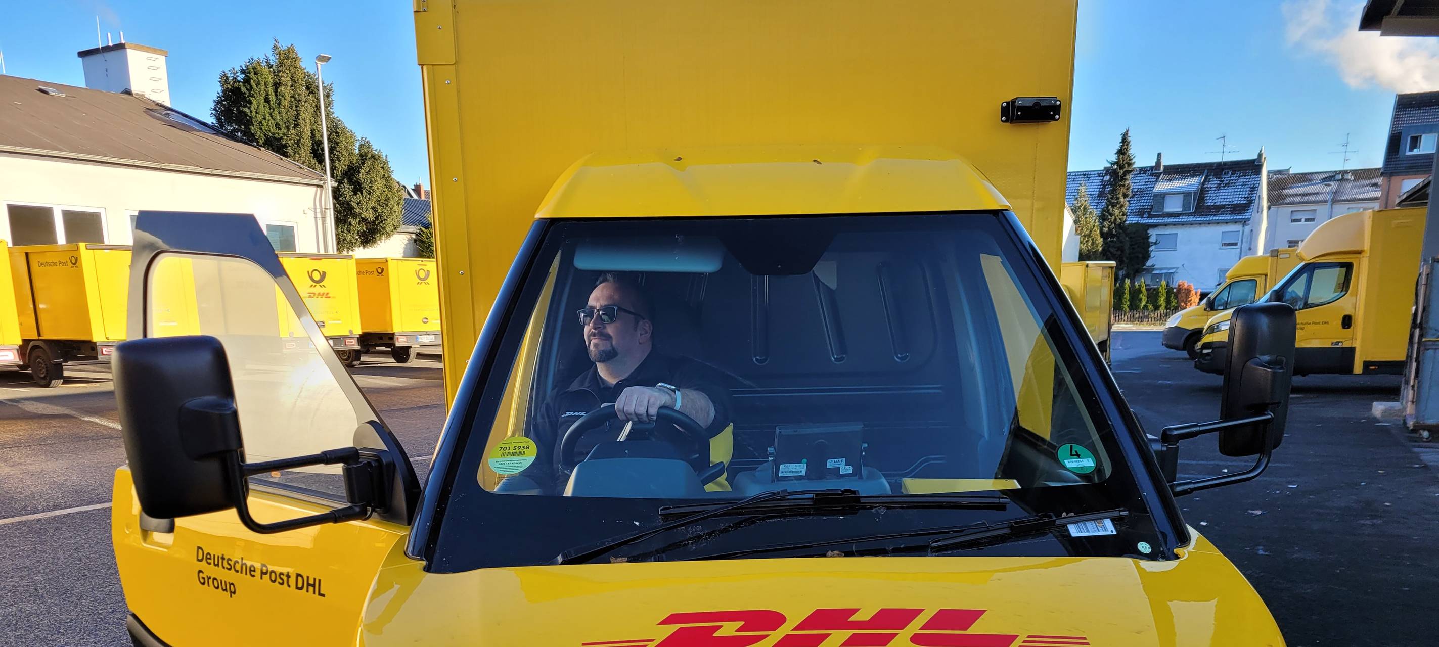 Post/DHL führt Zustellfahrzeuge als Rechtslenker ein