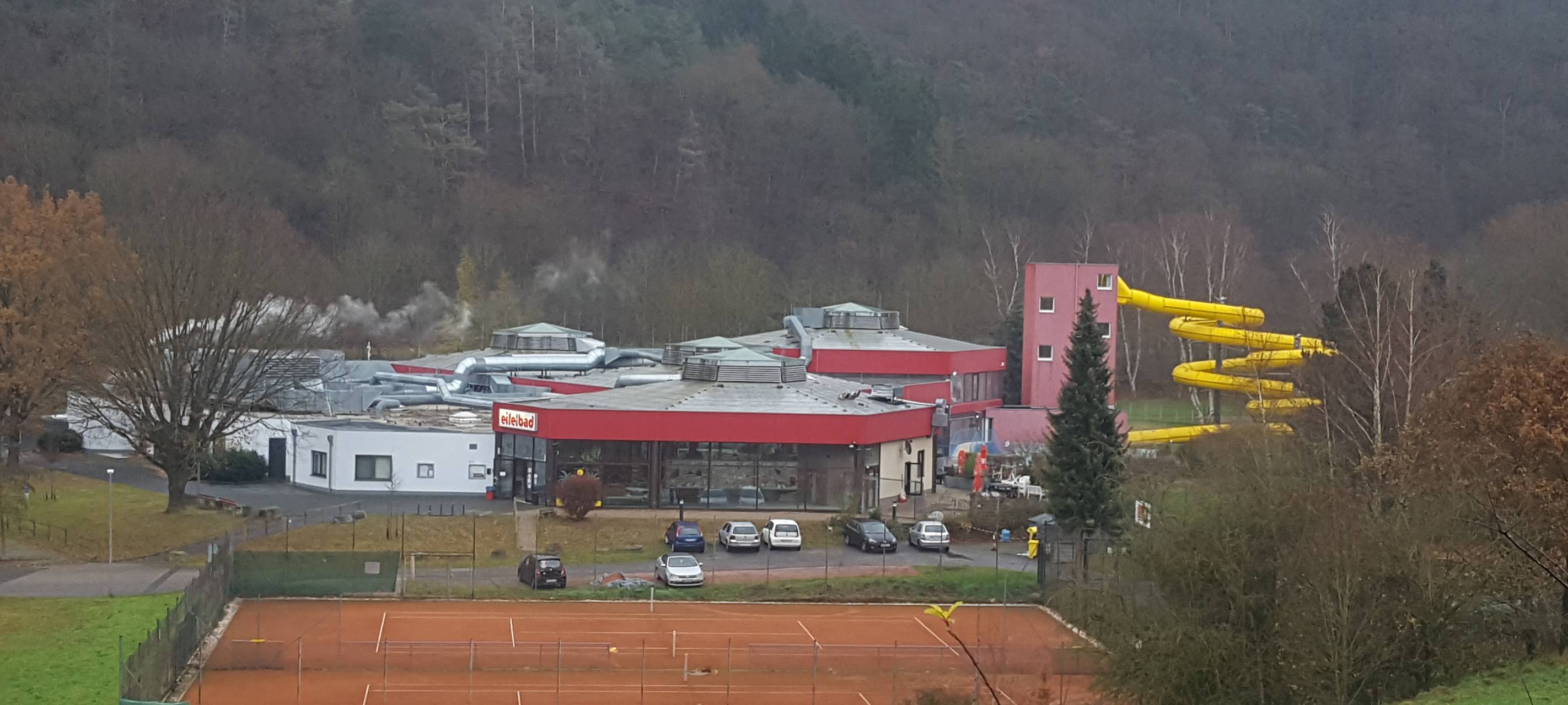 Eifelbad in Bad Münstereifel: Dachschäden erfordern umfassende Sanierung