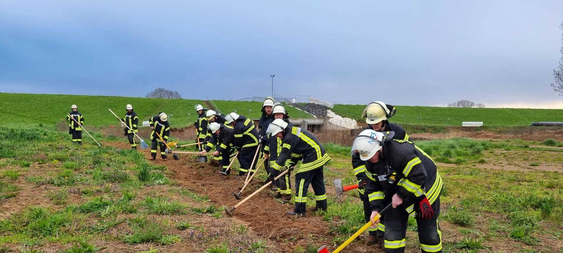 Neue Feuerwehr-Einheit startet Übung