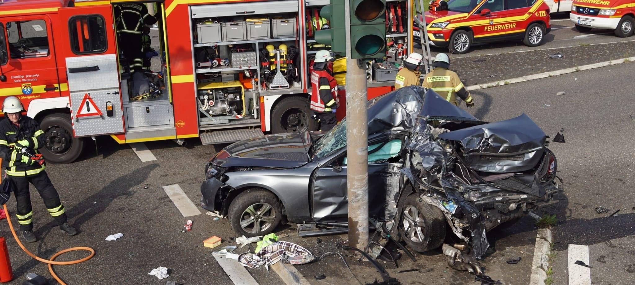 Zwei Tote bei Unfall auf B266 bei Firmenich
