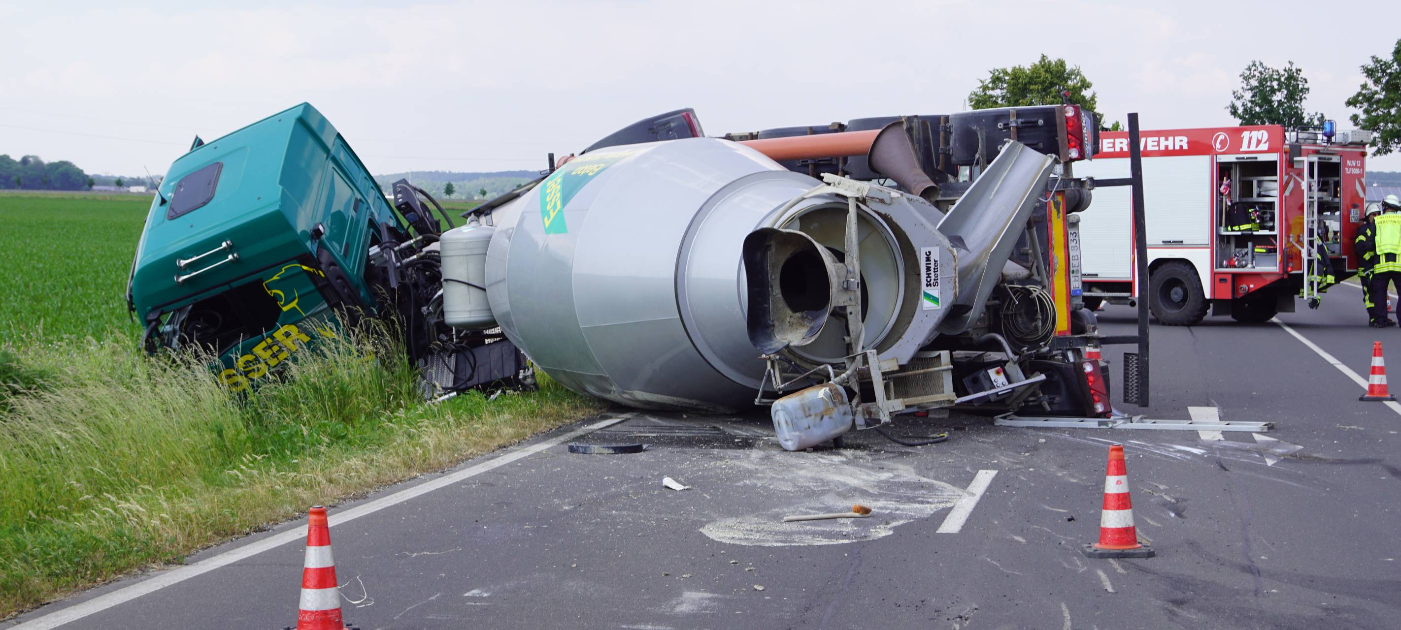 Betonmischer bei Weilerswist umgekippt
