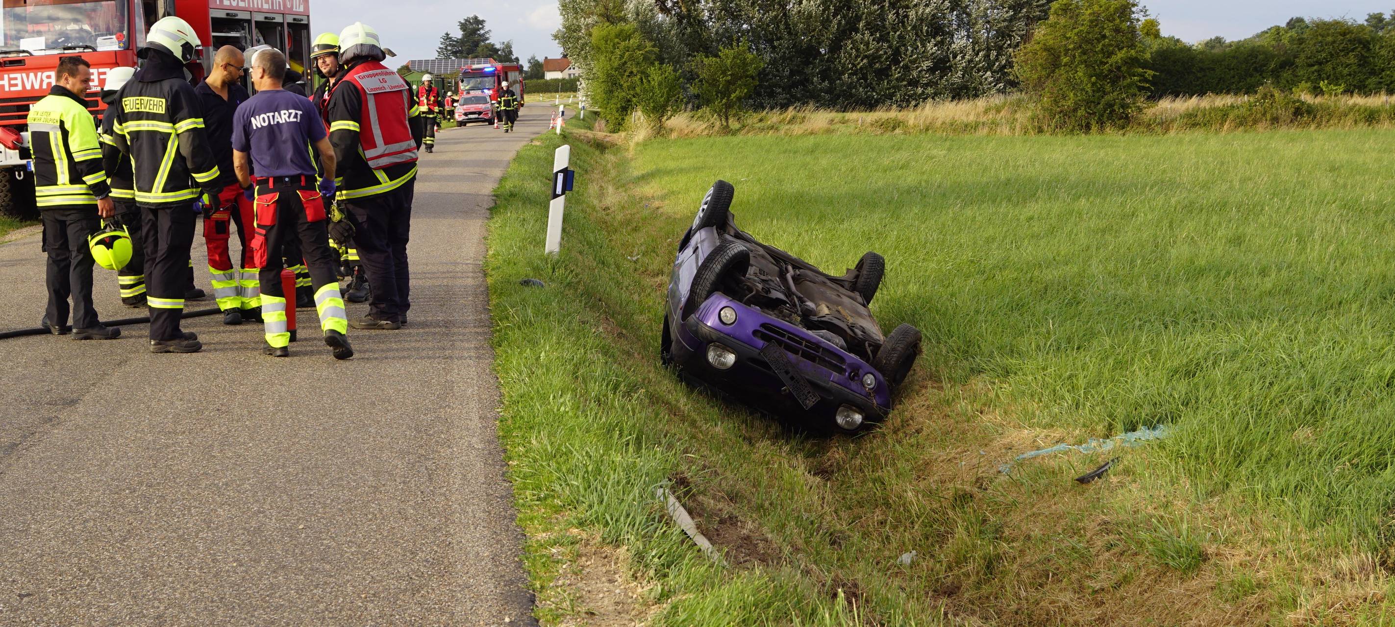 Auto blieb auf Dach liegen