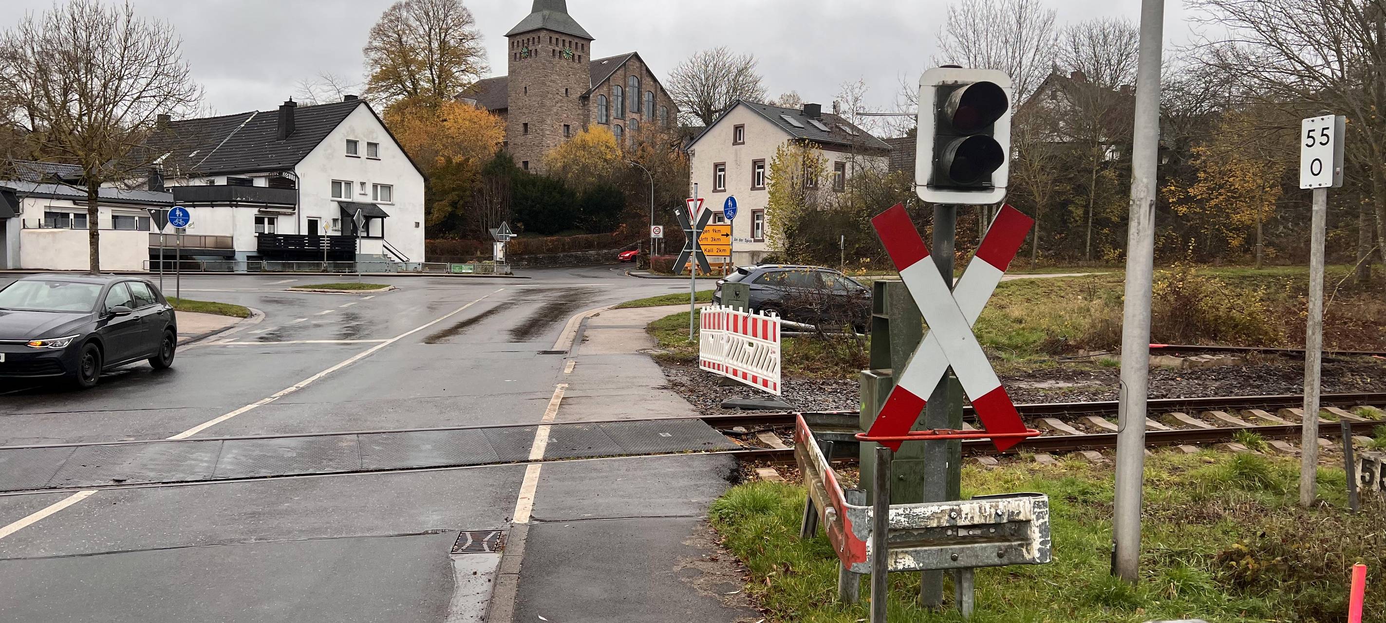 Bahnübergang in Sötenich gesperrt