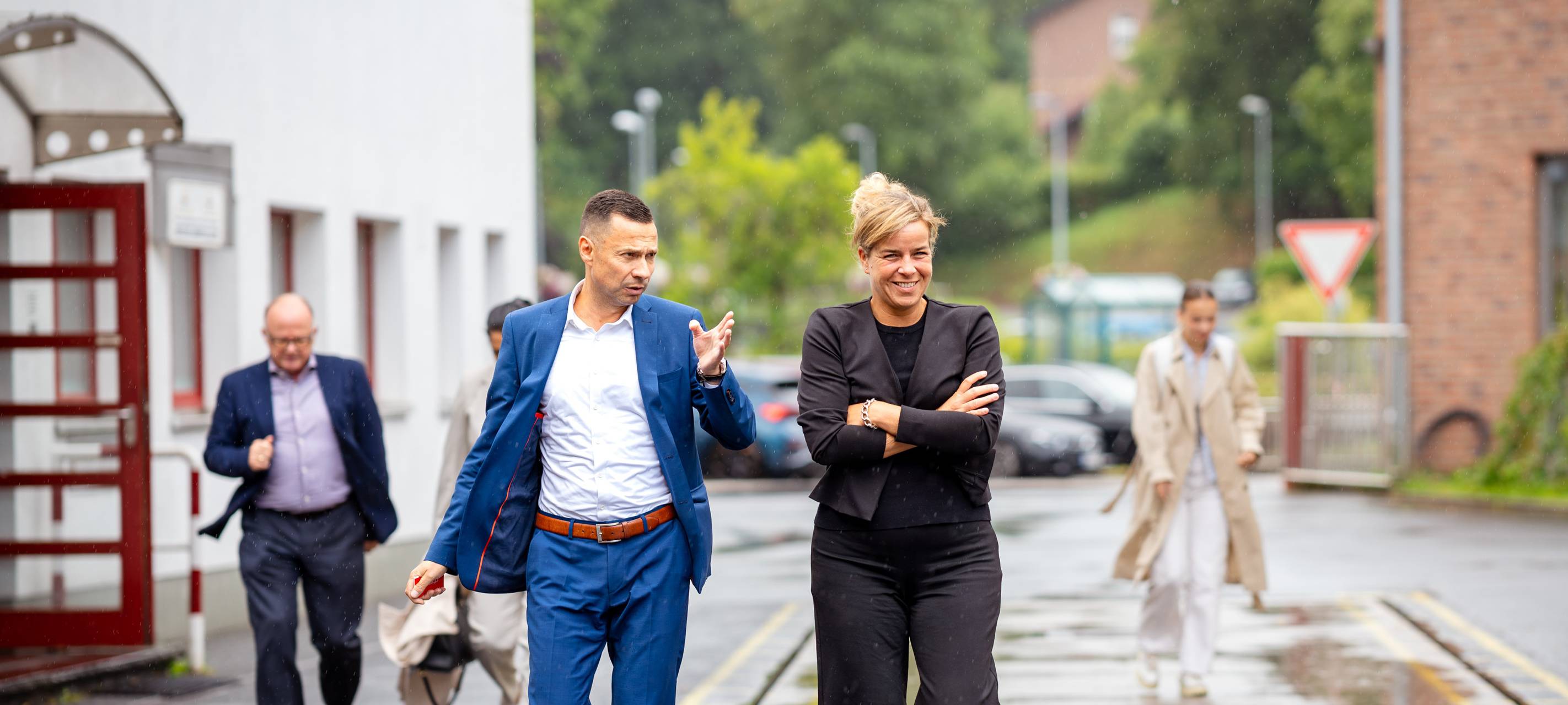 Ministerin Neubaur lobt Eifeler Unternehmen