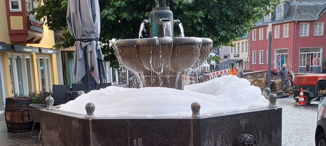 Bad Münstereifel: Erneut Schaum-Brunnen im Kreis