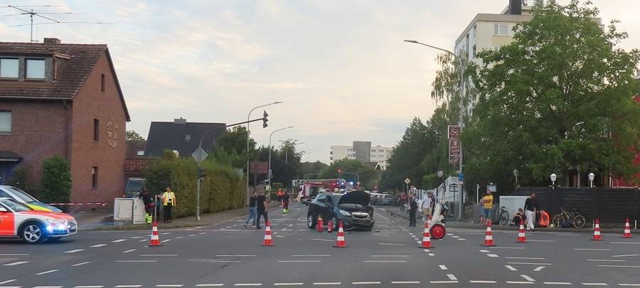 Unfall auf Rüdesheimer Ring in Euskirchen