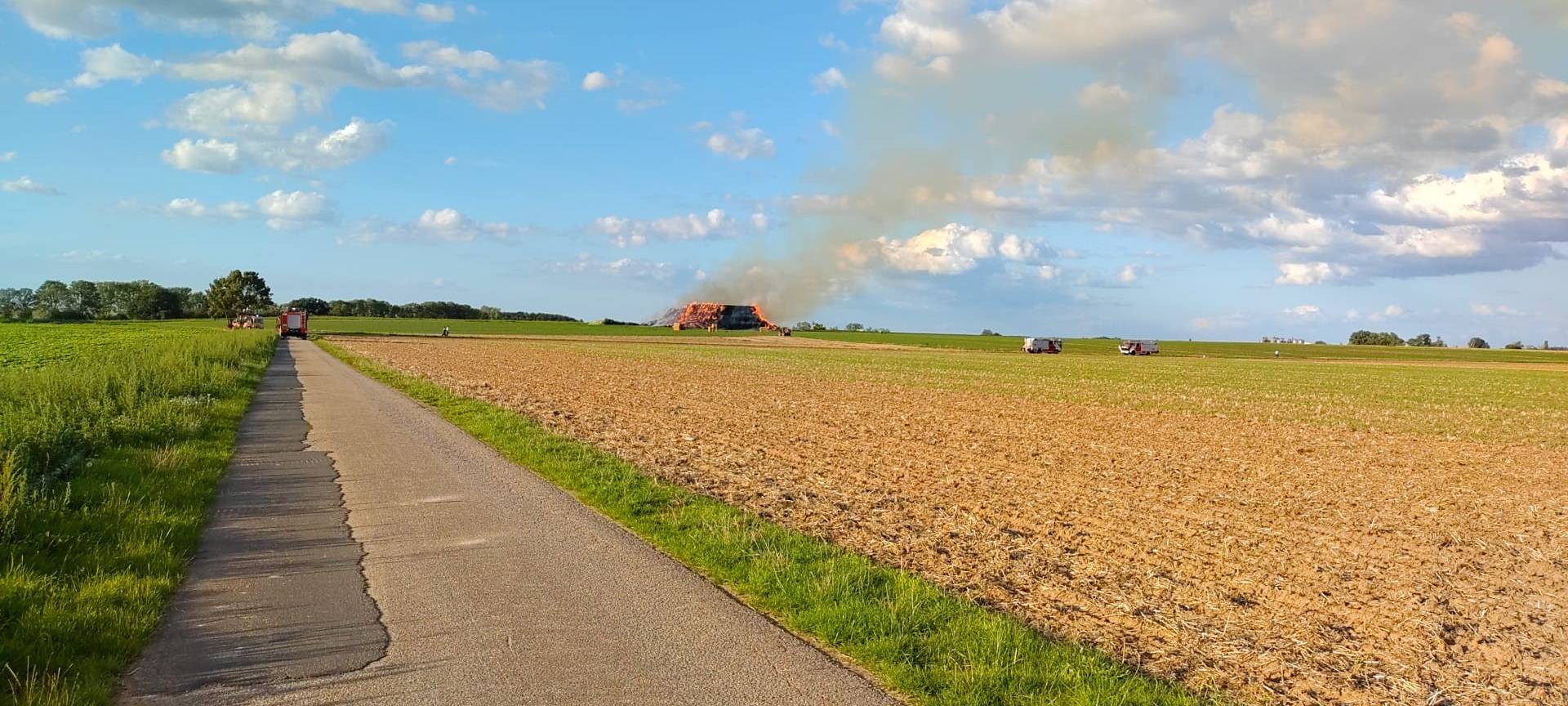 Strohmietenbrand in Euskirchen-Kessenich