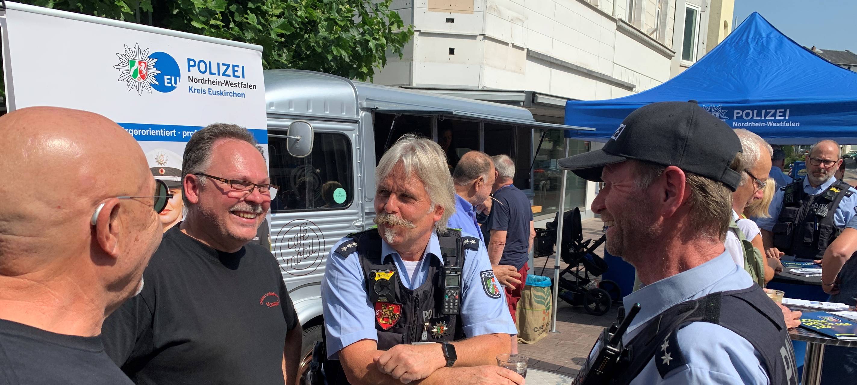 Kaffeetrinken mit der Polizei