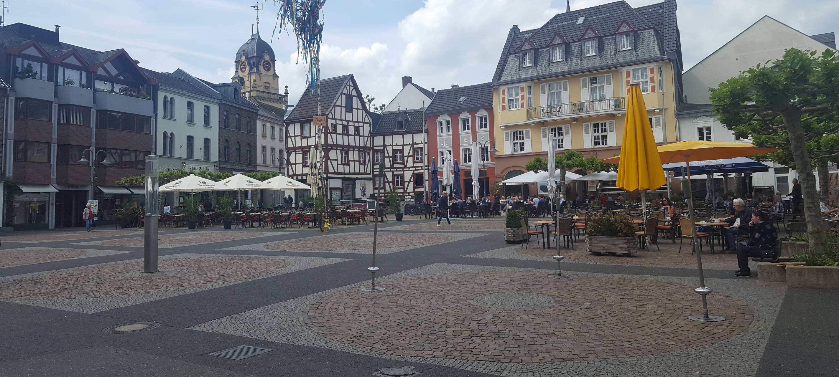 Prügelei zwischen drei Männern am Alten Markt in Euskirchen