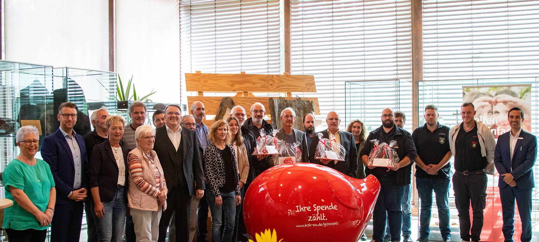 Über 4000 Sparkassen-Kunden spenden "Nachkommastellen"