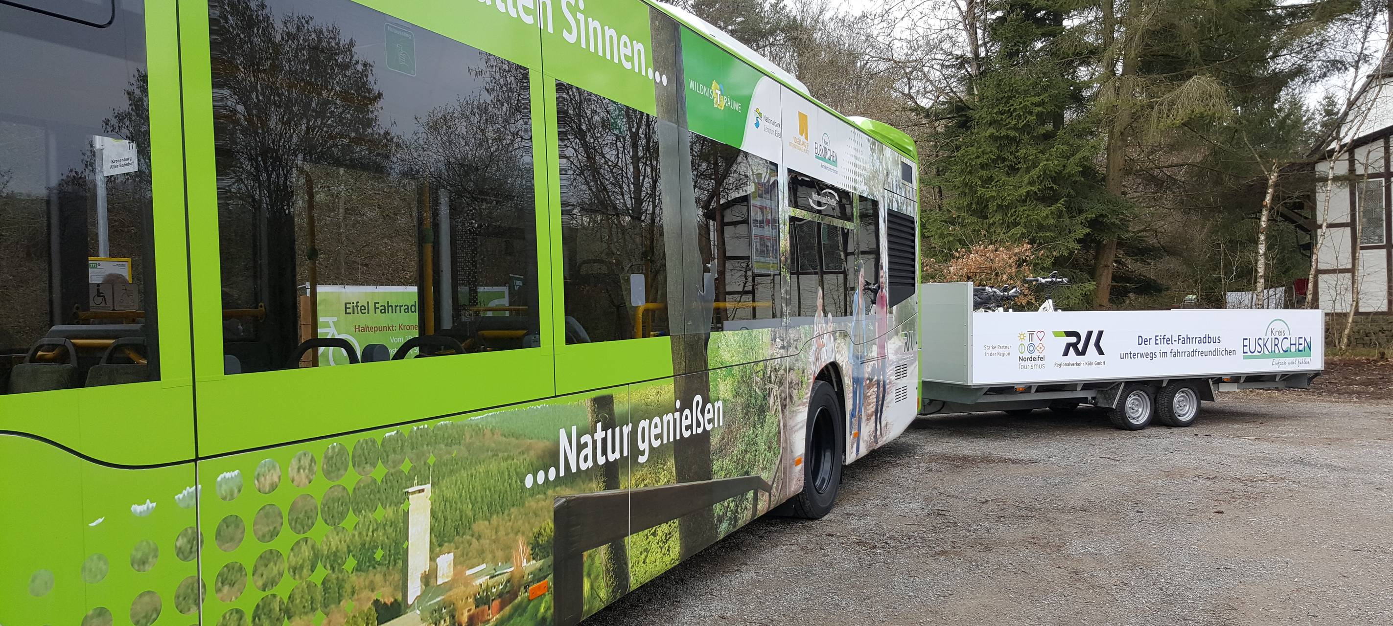 Wander- und Fahrradbusse noch im Depot