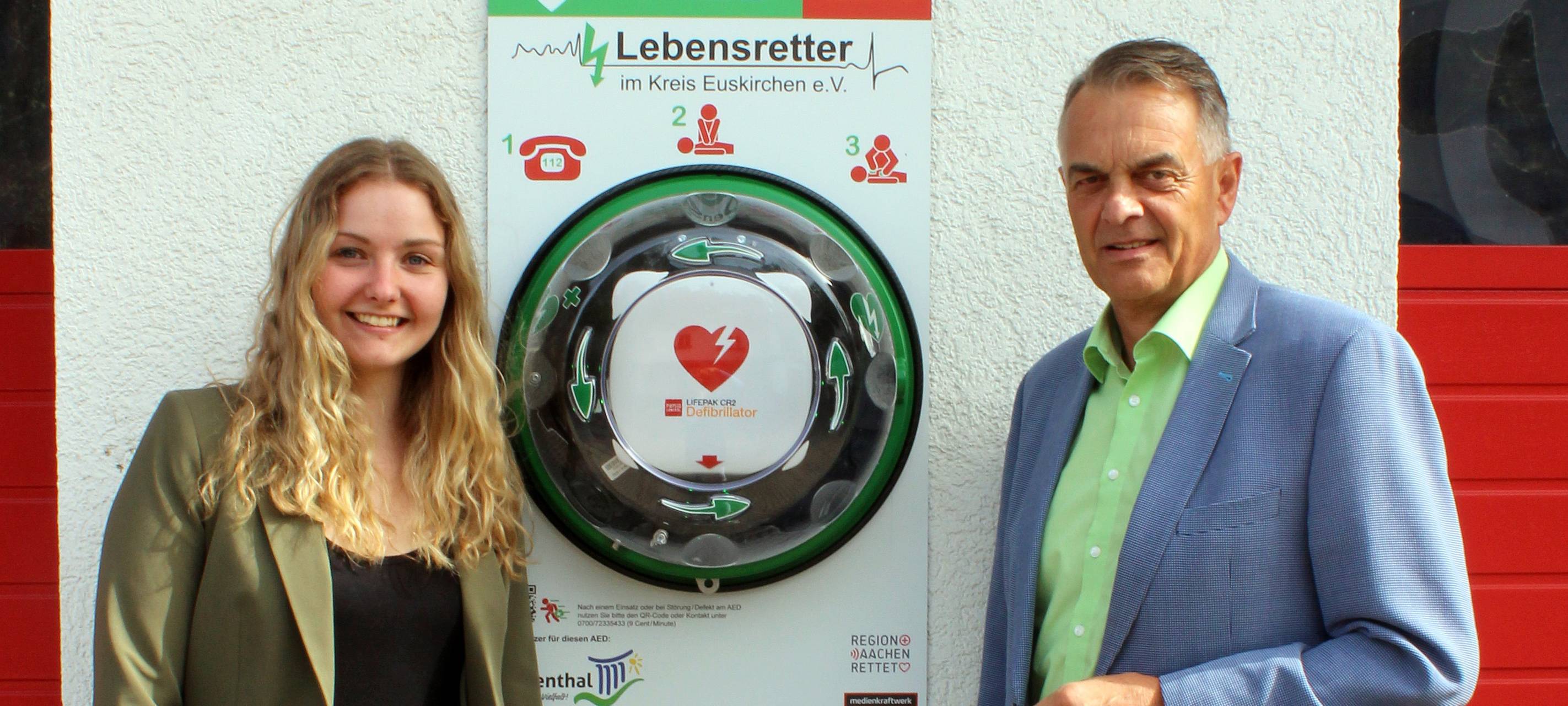 Neue Defibrillatoren für Hellenthal