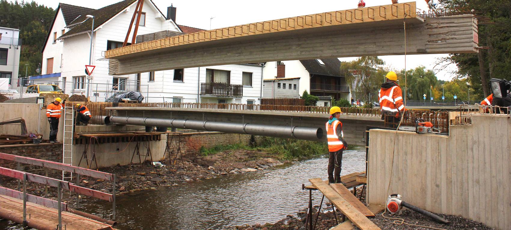 Brückenwiederaufbau in Kall kommt voran
