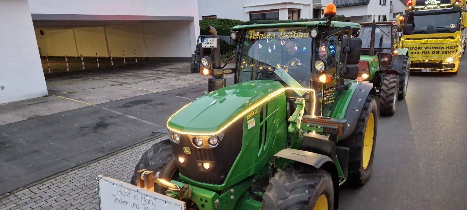 Erste Lichterzüge zogen durch den Kreis Euskirchen