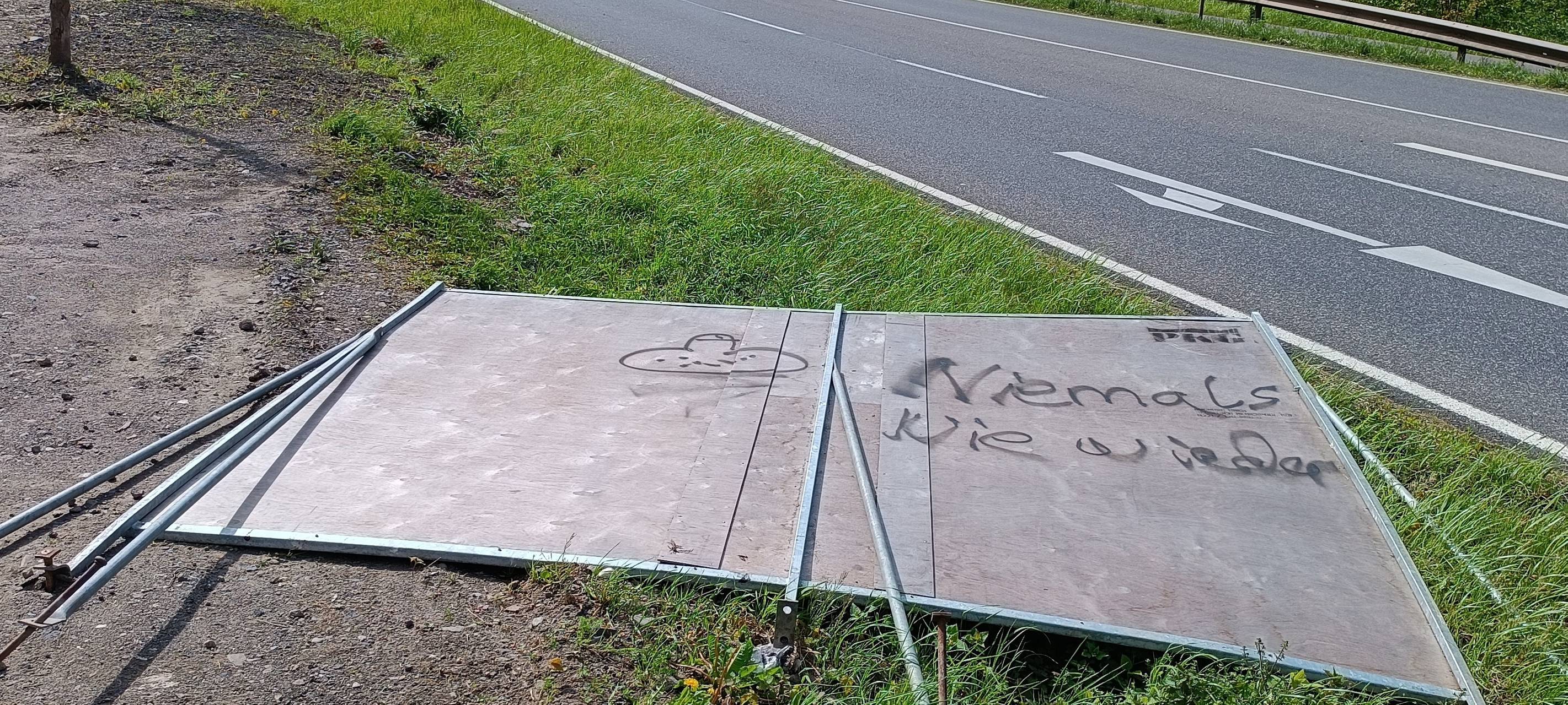 Staatsschutz ermittelt wegen zerstörter Wahlplakate