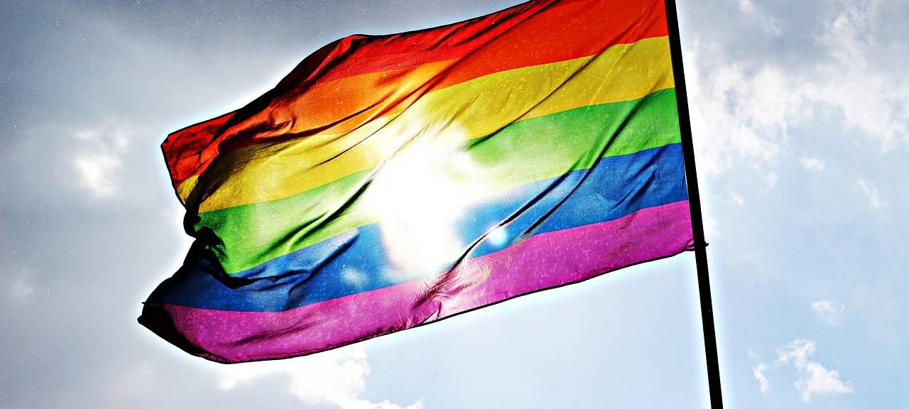 Weilerswist: Regenbogen-Flagge abgeschnitten