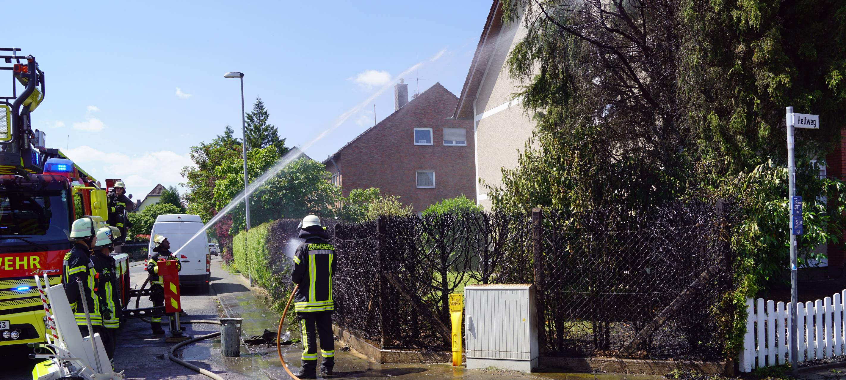 Zwei Heckenbrände am Samstag