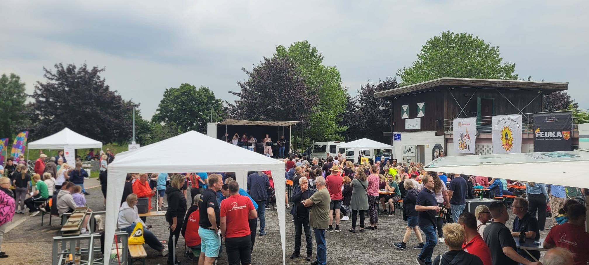 Euskirchener Burgenfahrt trotzt dem Wetter