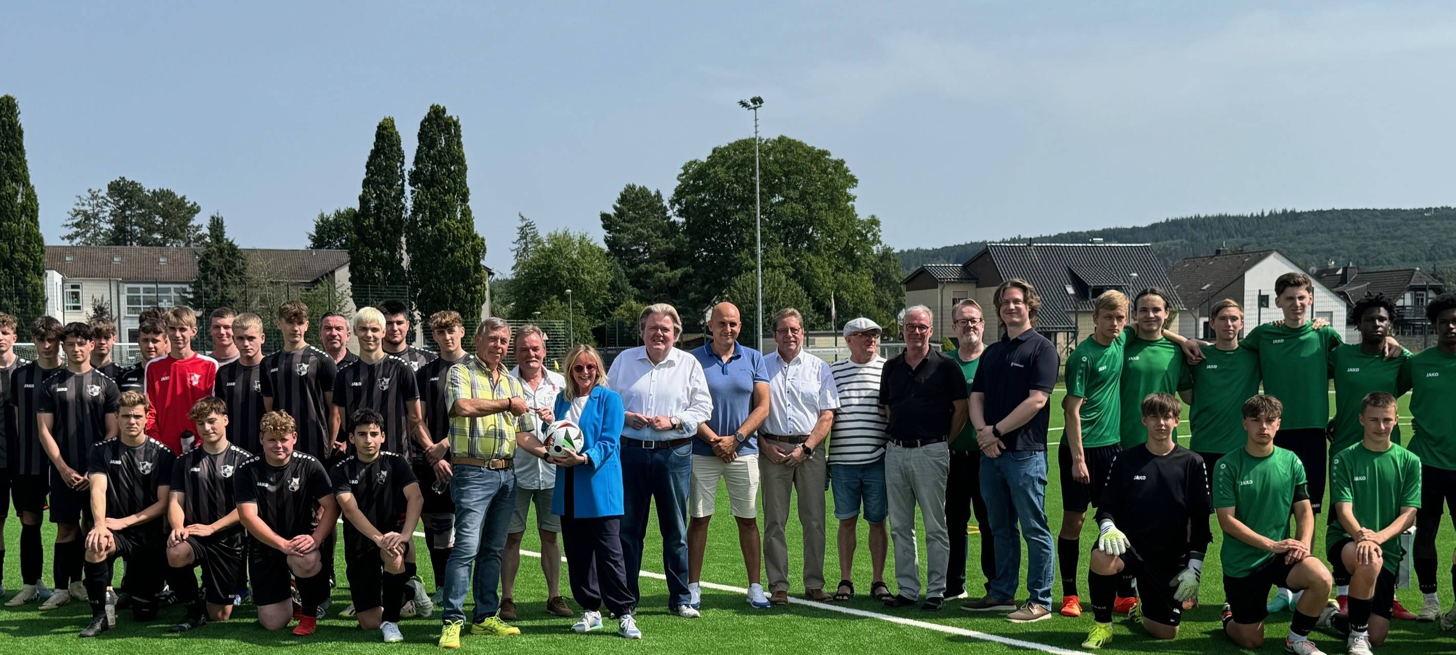 Sportplatz Arloff feierlich eröffnet
