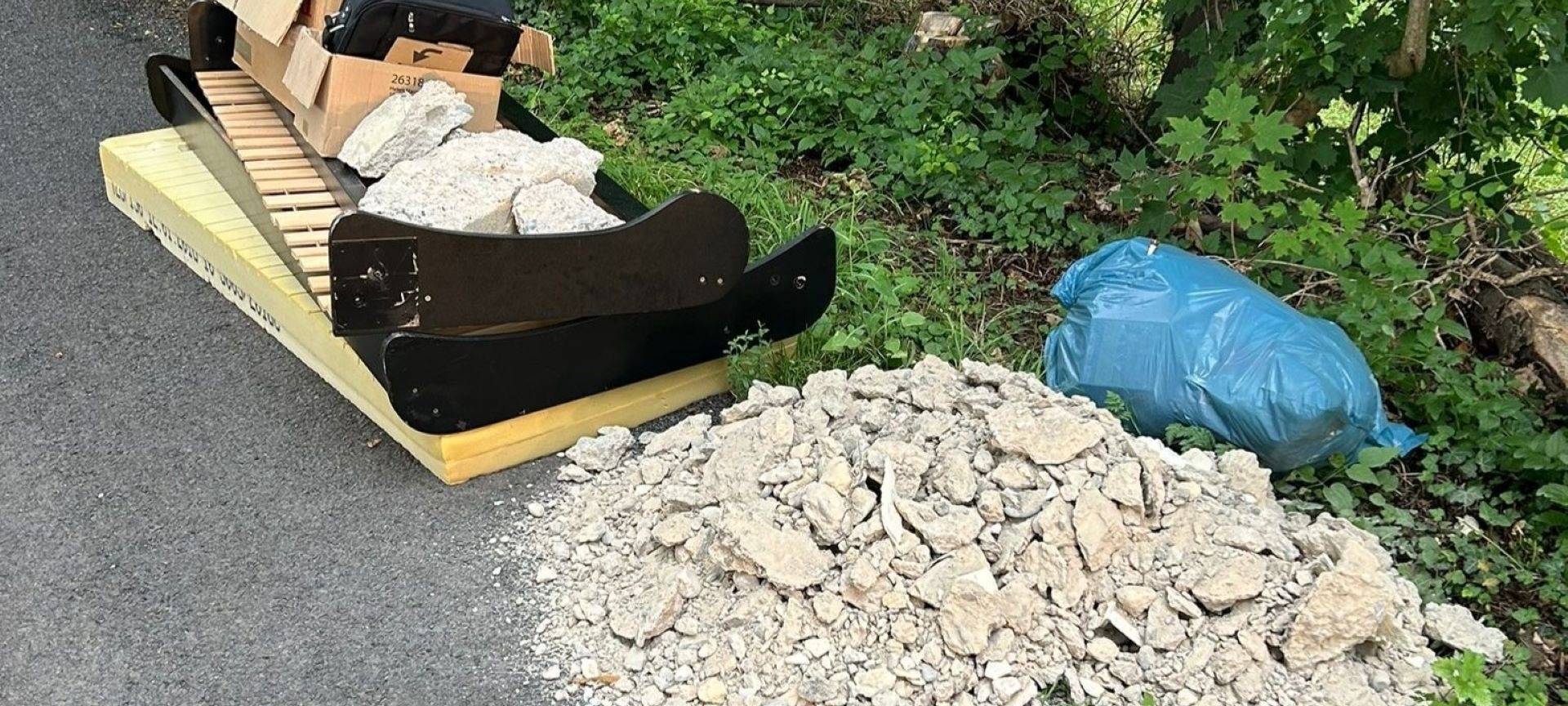 Illegale Müllentsorgung in Mechernich: Stadt bittet um Hinweise