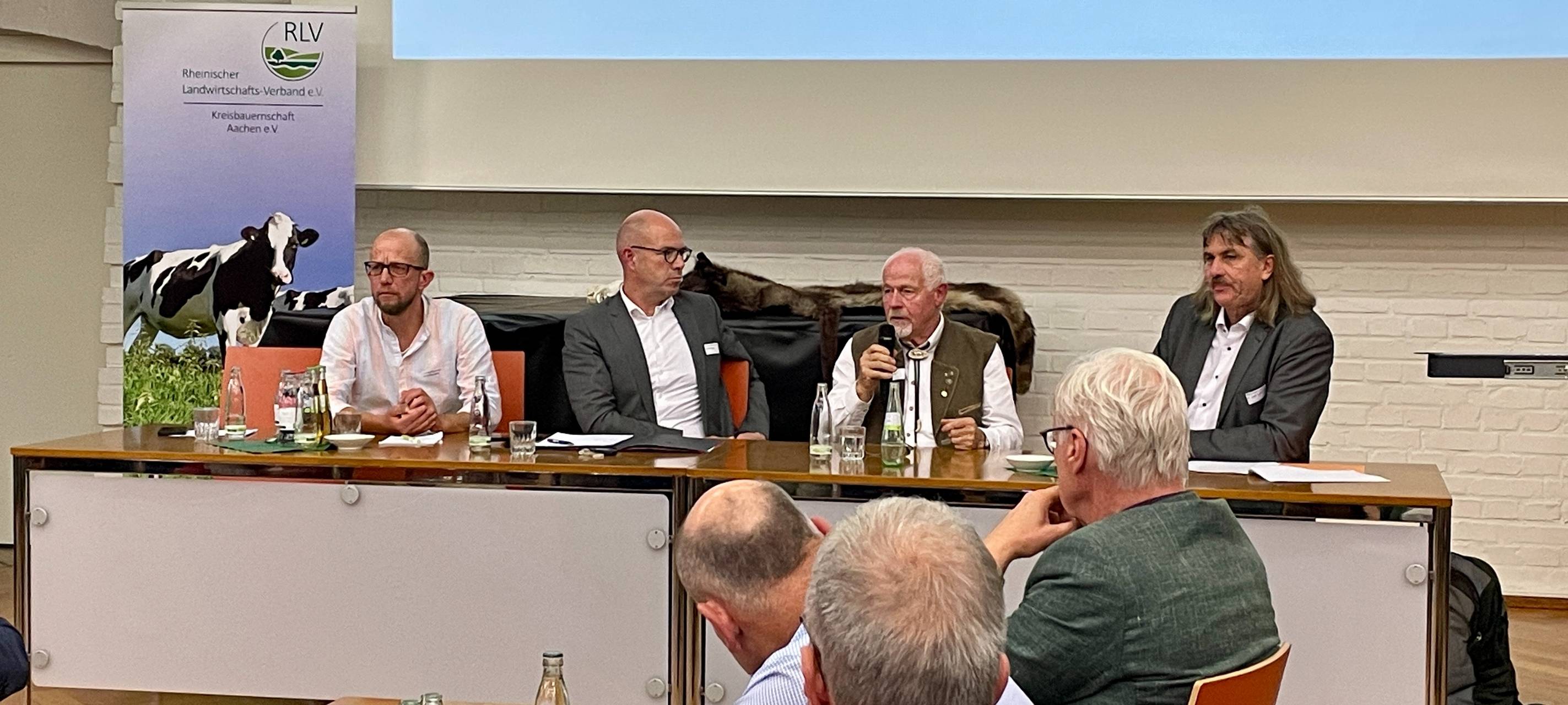 Diskussion über Wolf in der Nordeifel: Landwirte fordern Regulierung