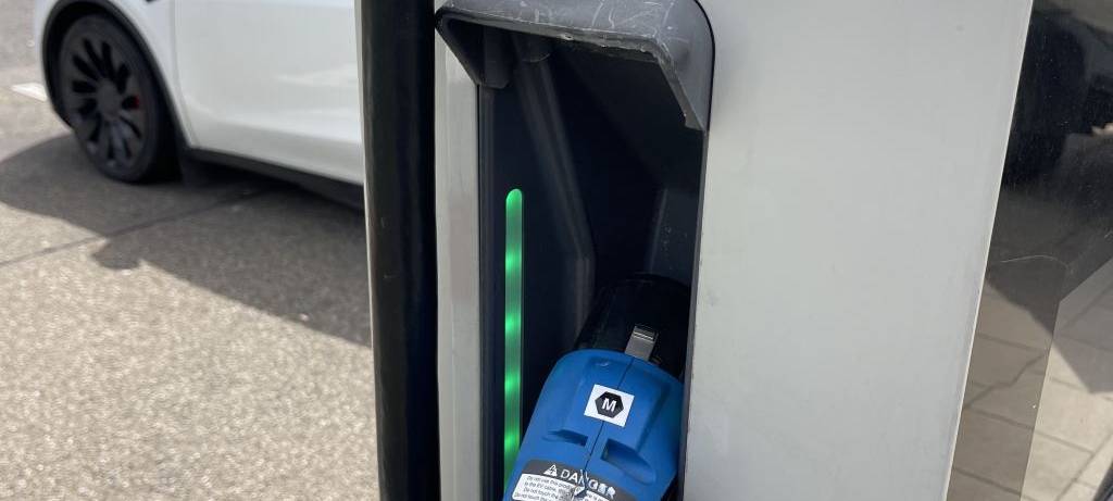 ADAC-Test: E-Autos haben es schwer auf Autobahnen